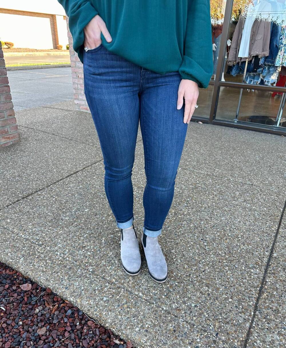 NEW HIDDEN mid rise skinny jeans in blue